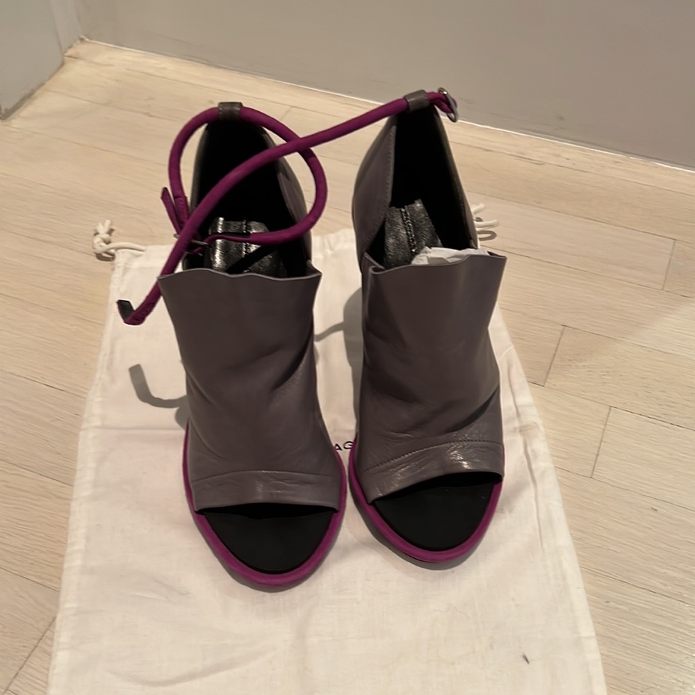 Balenciaga Gray/purple leather glove peep toe sling back heels - 37 (7)NEW - Picture 8 of 8